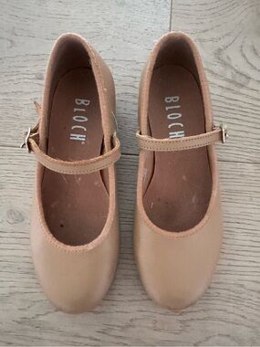 Girl’s Bloch Tap-On Tap Shoe size 12.5 N
Tan color